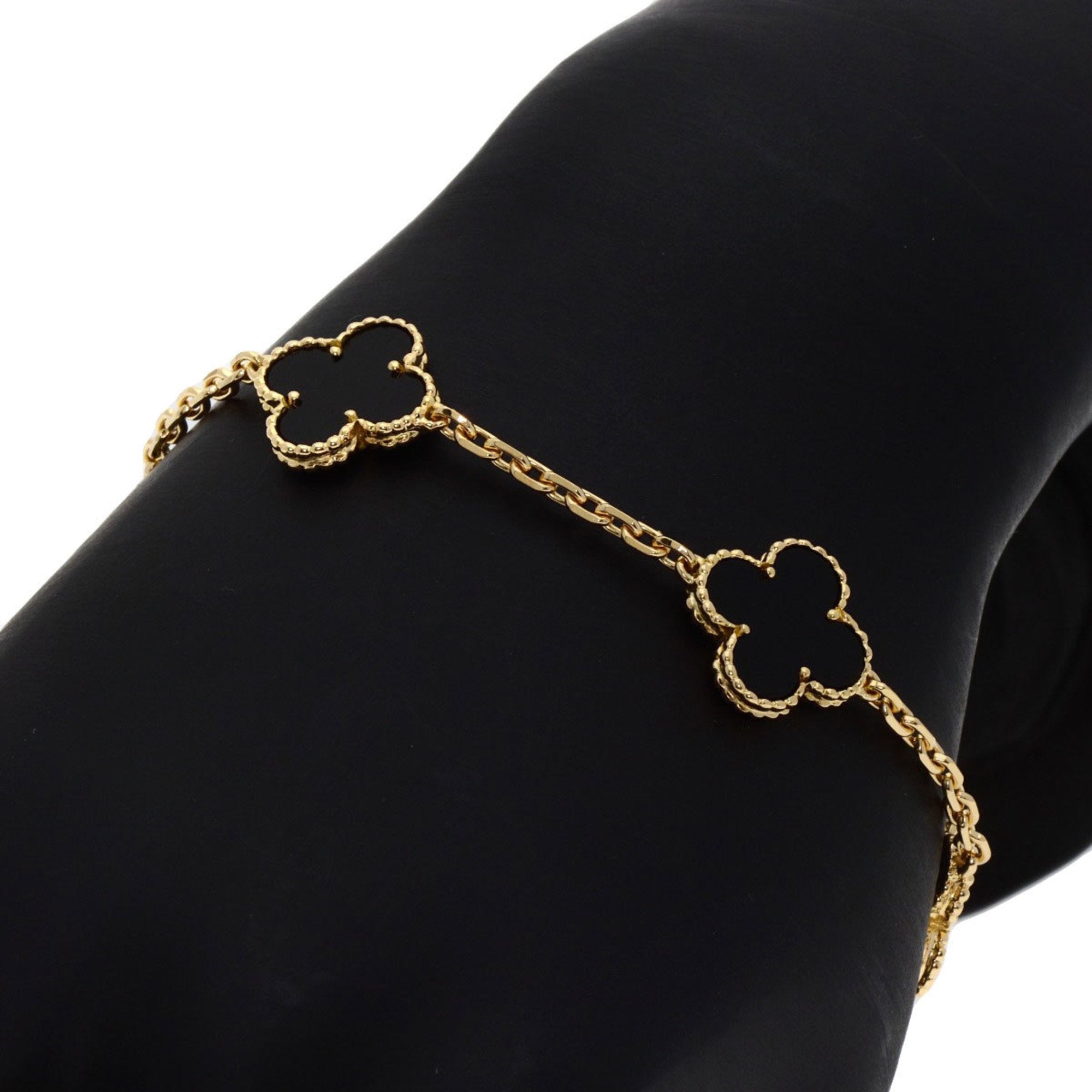 Midnight Clover Stainless Steel Bracelet – A Statement of Elegance