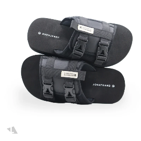 JONATHAN D BUCKLE SANDAL BLACK